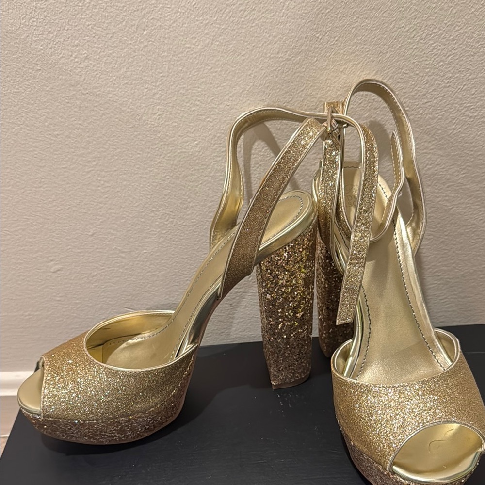 Badgley Mischka Gold Glitter Peep-Toe Heels EUC - Picture 3 of 7